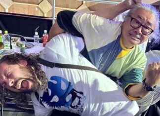 Nobuo Uematsu Puts Kenny Omega in Cobra Twist at Tokyo Game Show news-04102024-072927