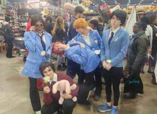 Youmacon 2024 Highlights: Impressive Cosplay from Fans news-10112024-225900